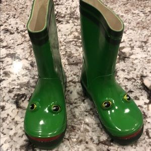 Green frog boys rain boots excellent condition